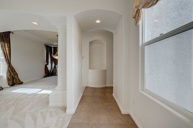 Building Photo - Beautiful 4Bd, 4Bth home in Guard Gated Community near Tivoli Village.