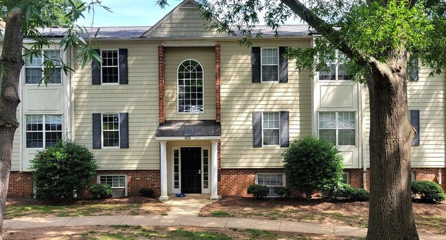 Primary Photo - Conveniently Located Three Bedroom Condo