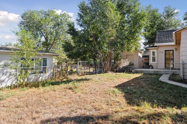 Building Photo - 3754 S Delaware St