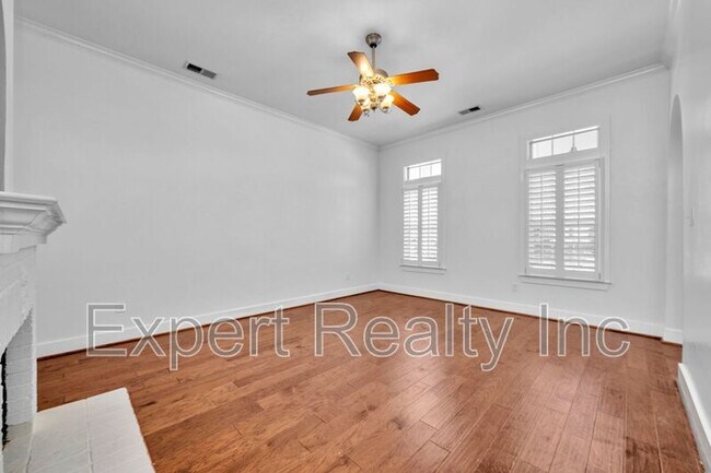 Building Photo - 6285 S Clubview Cir