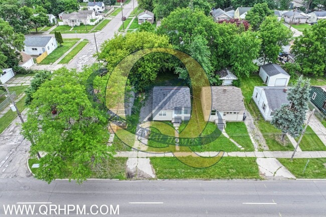 Building Photo - Don't miss your opportunity to make this home yours! Contact us today to schedule a showing.