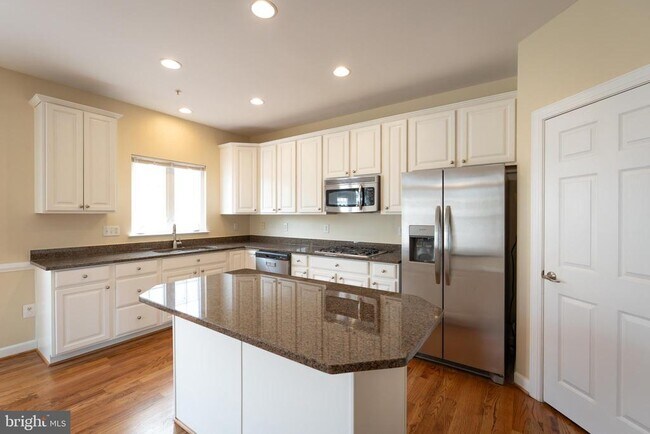 Building Photo - 4815 Portsmouth Rd