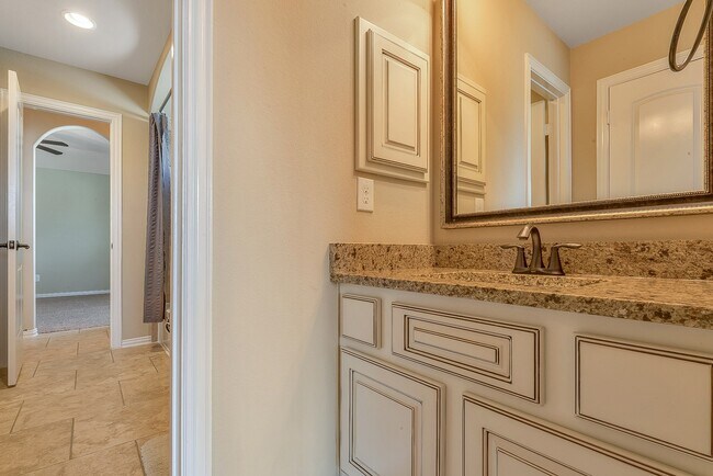 Building Photo - 28022 Bandera Glen Ln