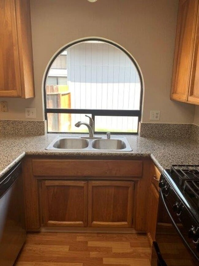 Building Photo - Great Antelope Home Located On a Court