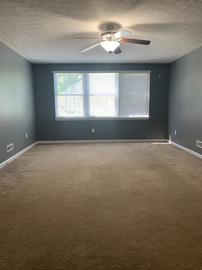 Building Photo - ****AVAILABLE AUGUST 2027**** Large 3 bed, 3 bath House with fenced yard