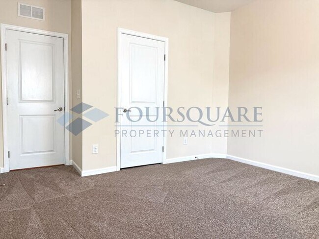 Building Photo - Beautiful 4-Bedroom Home Screened Porch & Bonus Room – Minutes from RTP, Shopping & Dining , Comm...
