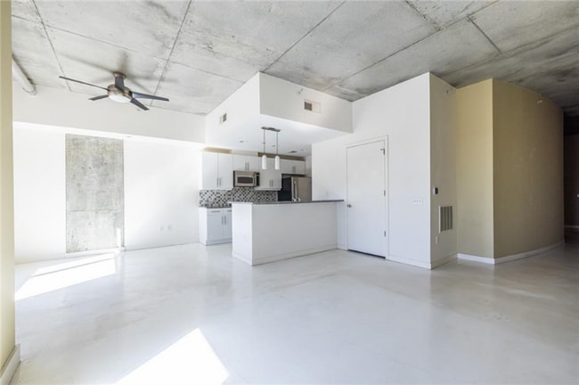 Building Photo - 335 W Ponce de Leon Ave