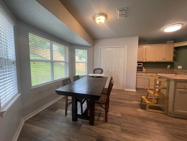 Building Photo - 321 Egan Dr