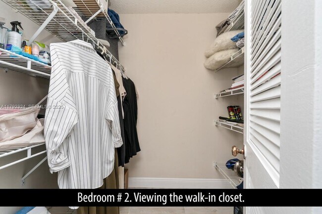 Building Photo - 825 Egret Cir