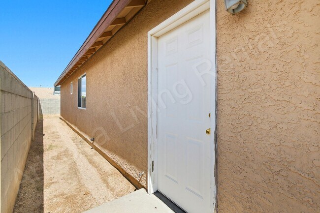 Building Photo - 2811 Harrod Ave