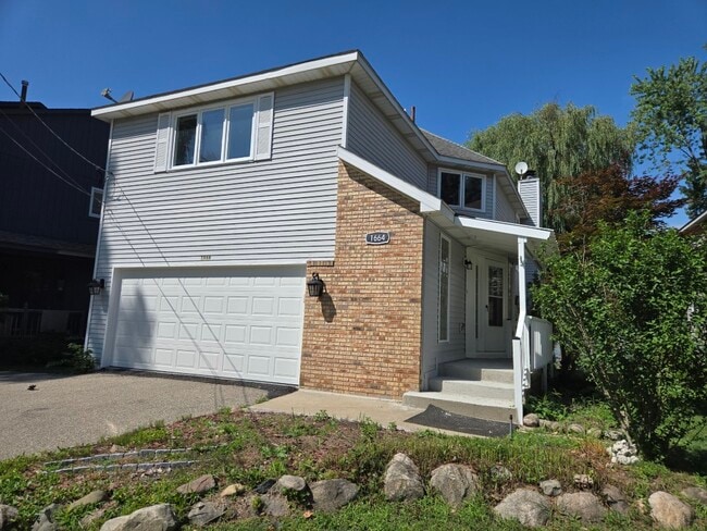 Building Photo - 1664 S Newman Rd