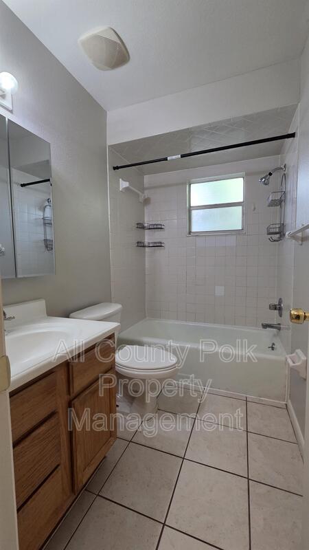 Building Photo - 519 Duchess Ct
