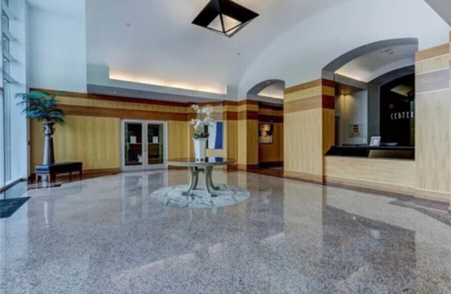 Building Photo - 201 N Elm St