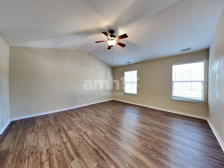 Building Photo - 5716 Running Fox Ln