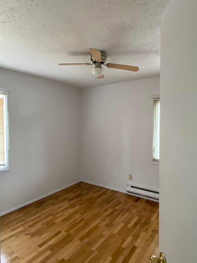 Building Photo - 4813 S Pine St