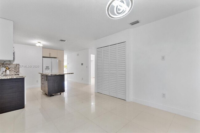 Building Photo - 11465 NW 88th Ct