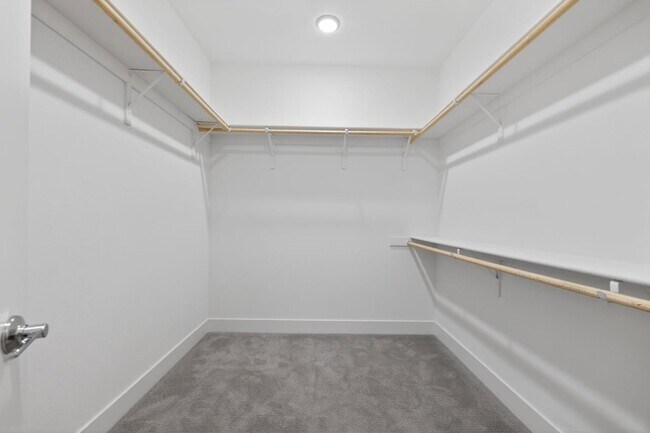 Building Photo - 392 Line St