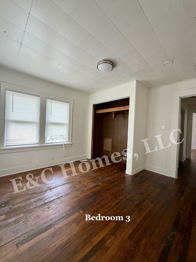 Building Photo - 2805 Denver St