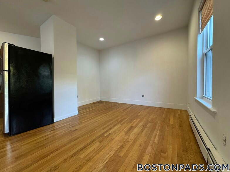 Building Photo - 2 Torpie St