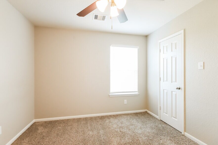 Building Photo - 23210 Snowy Ridge Dr