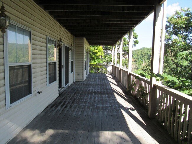 Building Photo - Osage Beach house for rent