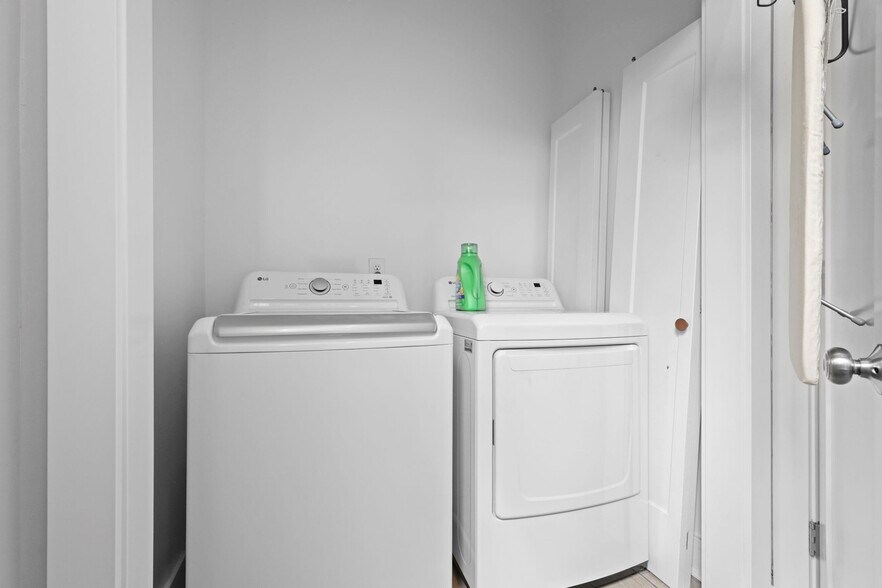 Building Photo - 2464 Broadway St