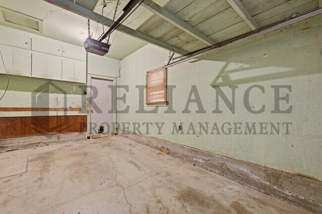 Building Photo - 2017 South Green Acres Street