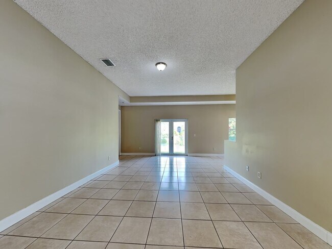 Building Photo - 1421 SW 85th Ave