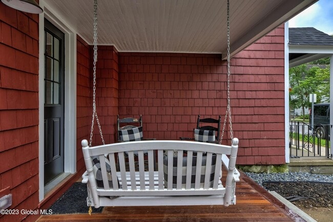 Building Photo - 10 Marion Pl