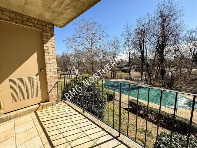 Building Photo - 1523 Colonial Dr