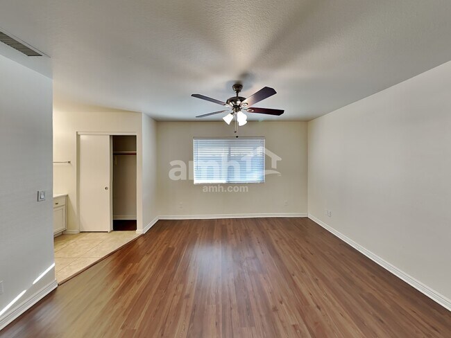 Building Photo - 452 N Rochester