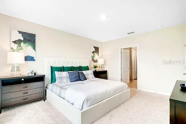 Building Photo - 2030 Maple Ridge Dr