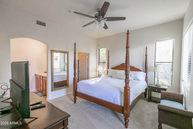 Building Photo - 7027 N Scottsdale Rd