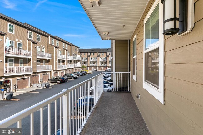 Building Photo - 45114 Kincora Dr