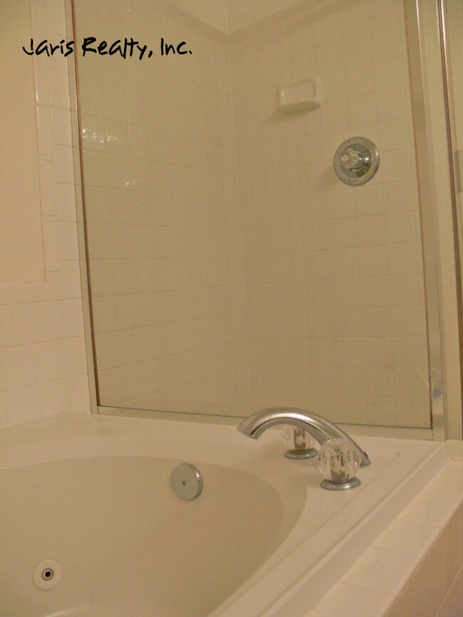 Building Photo - Fabulous Dual-Suite Red Hawk Town-home w/G...