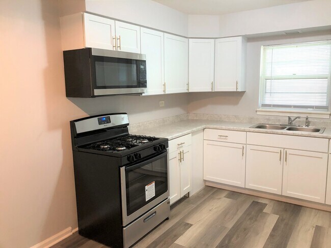 Building Photo - 5629 St Charles Rd