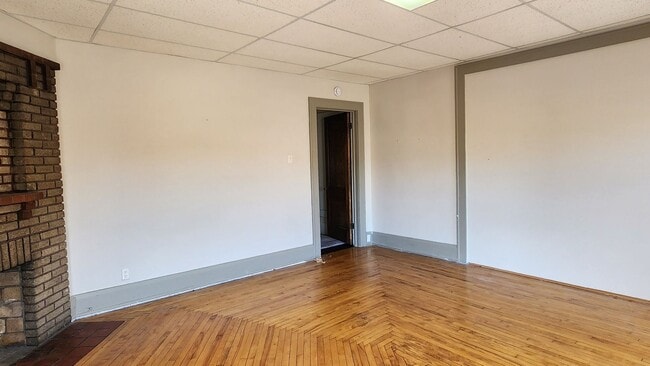 Building Photo - Large 4-5 Bedroom on Historic Main Street in Salamanca NY! Available Now!