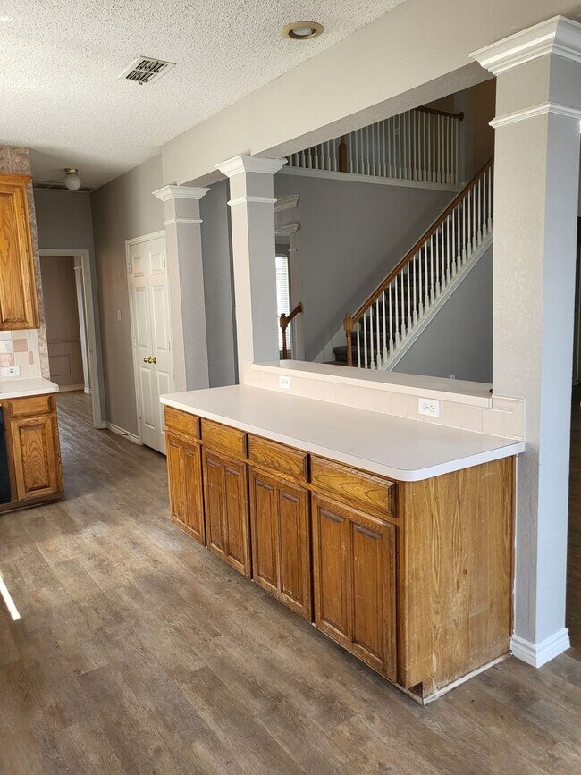 Building Photo - 6411 Clear Pool Dr