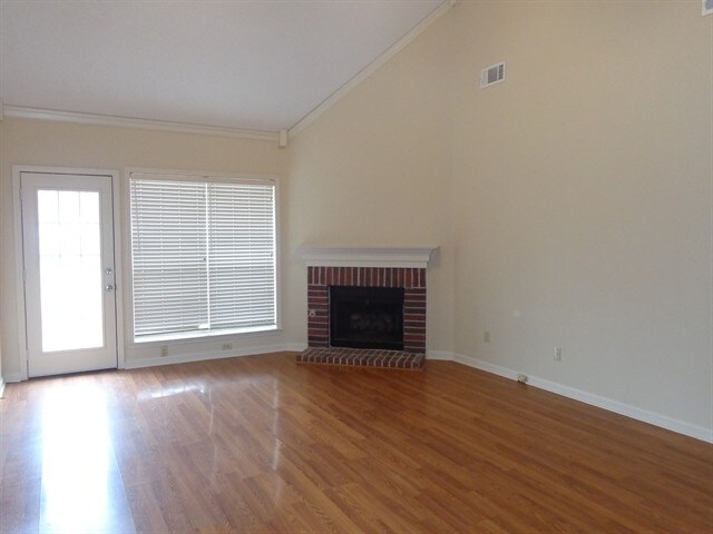 Building Photo - 290 Oaks Edge