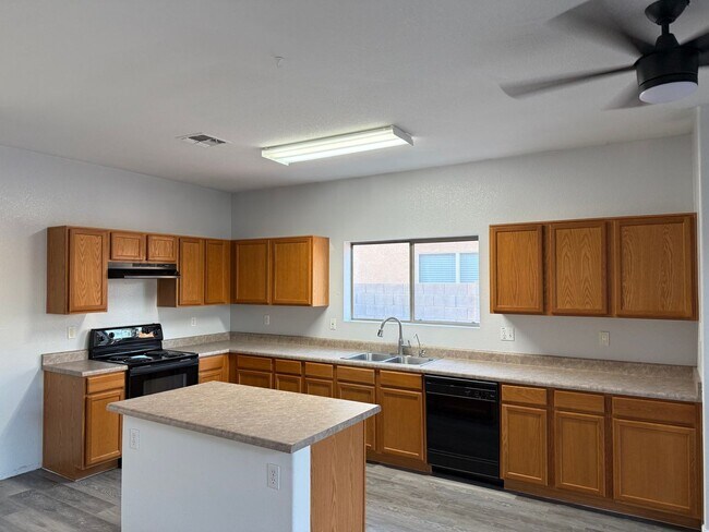 Building Photo - 33190 N Cherry Creek Rd