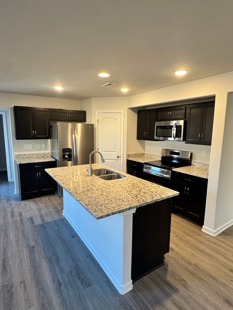 Building Photo - 916 W Sumter St