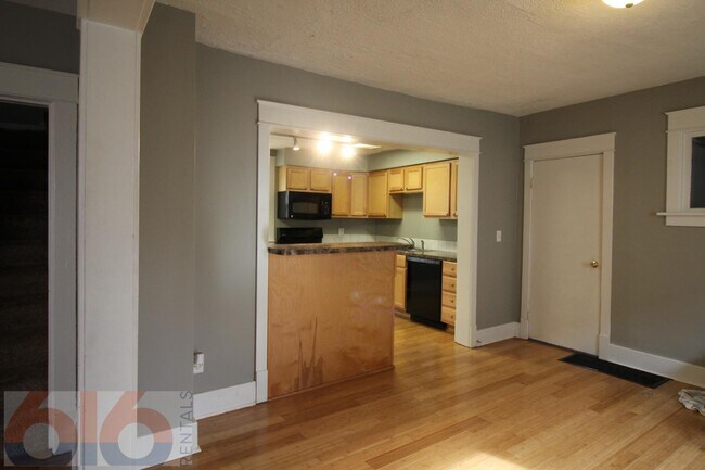 Building Photo - 1124 Watson St SW