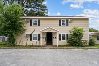 Building Photo - Welcome to Richlands Avenue!