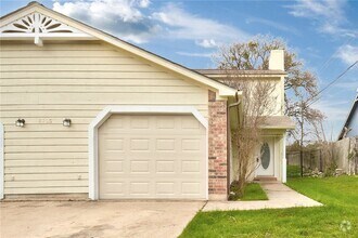 Building Photo - 6102 Parkwood Dr