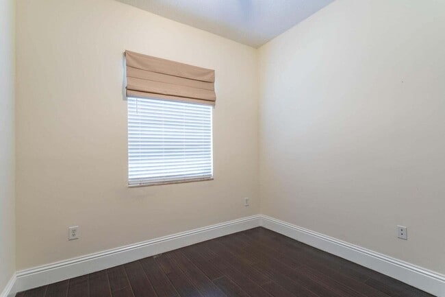 Building Photo - 6072 NW 116th Dr