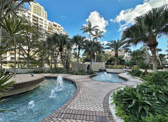 Building Photo - 520 Brickell Key Dr