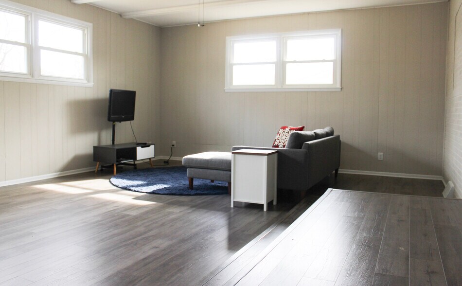 Building Photo - 1213 Park Dr