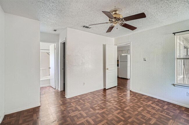 Building Photo - 7214 Salt Springs Dr