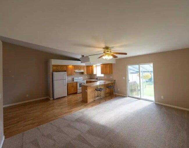 Building Photo - 2437 Brandon Dr