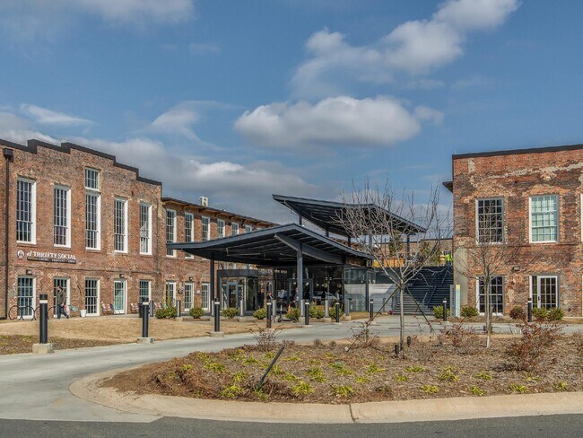 Building Photo - Custom 3 story home in the heart of Belmont/Optimist Park!